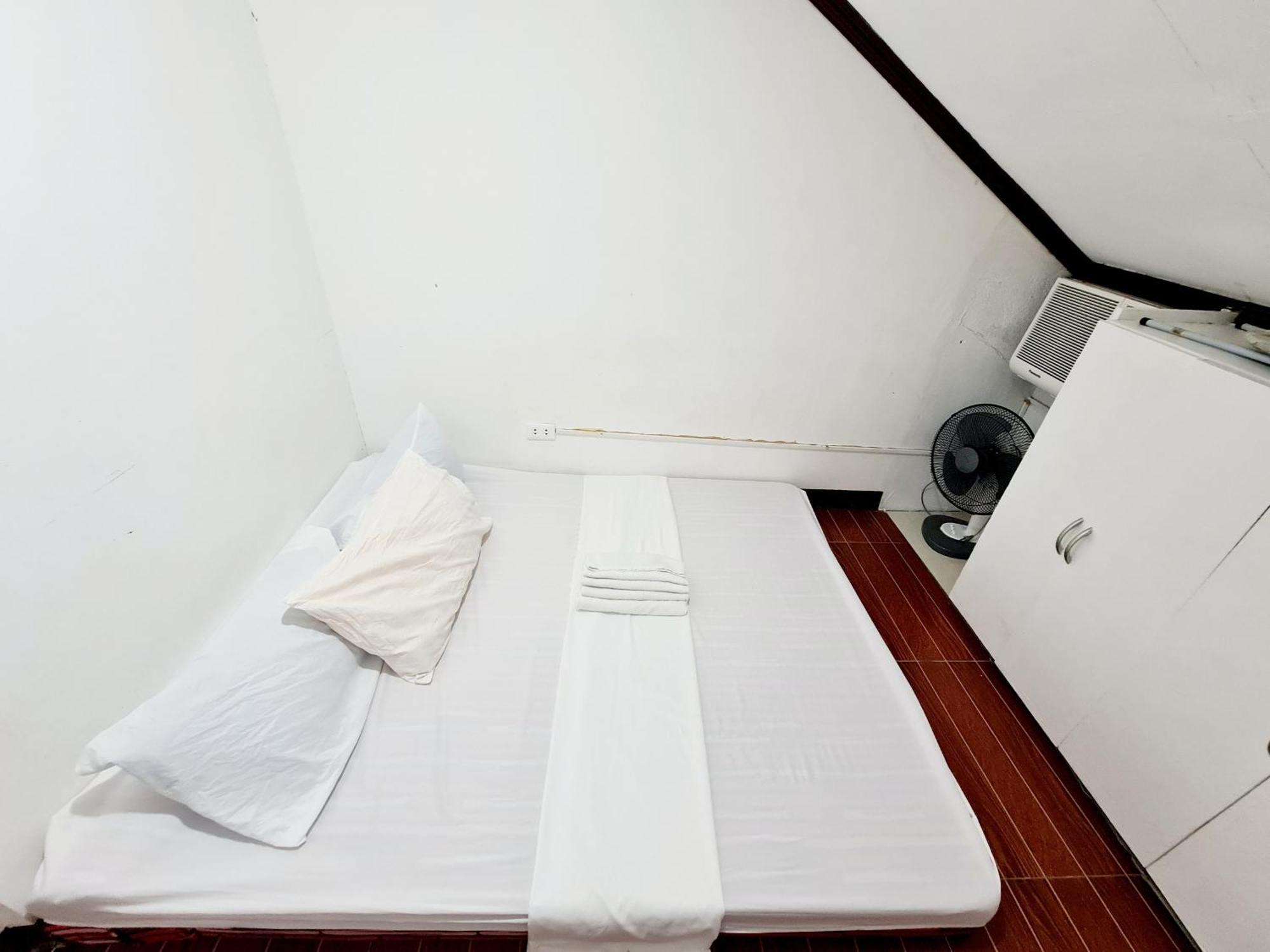Calapan City Fully Furnished House Transient Near Xentromall L39 Экстерьер фото