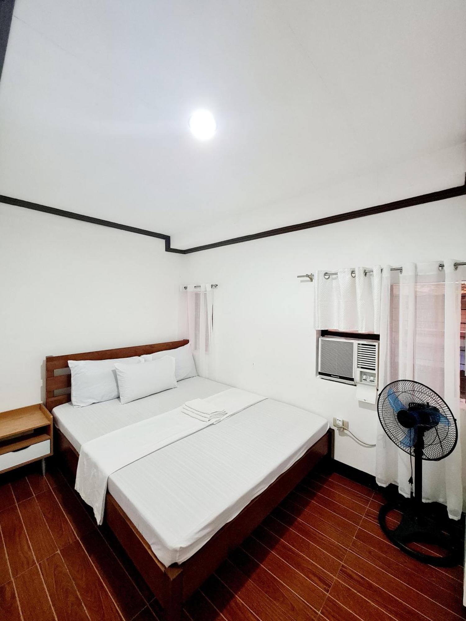 Calapan City Fully Furnished House Transient Near Xentromall L39 Экстерьер фото