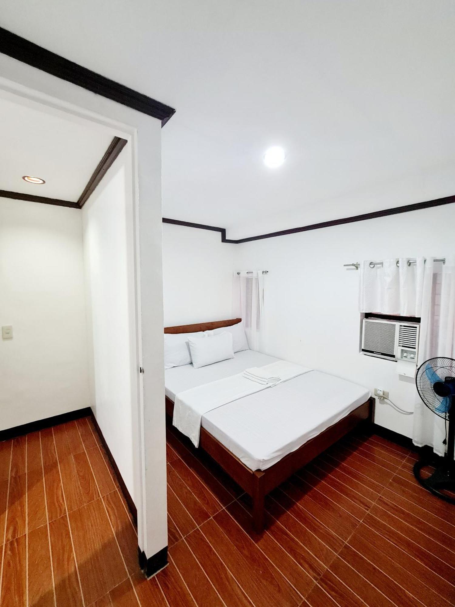 Calapan City Fully Furnished House Transient Near Xentromall L39 Экстерьер фото