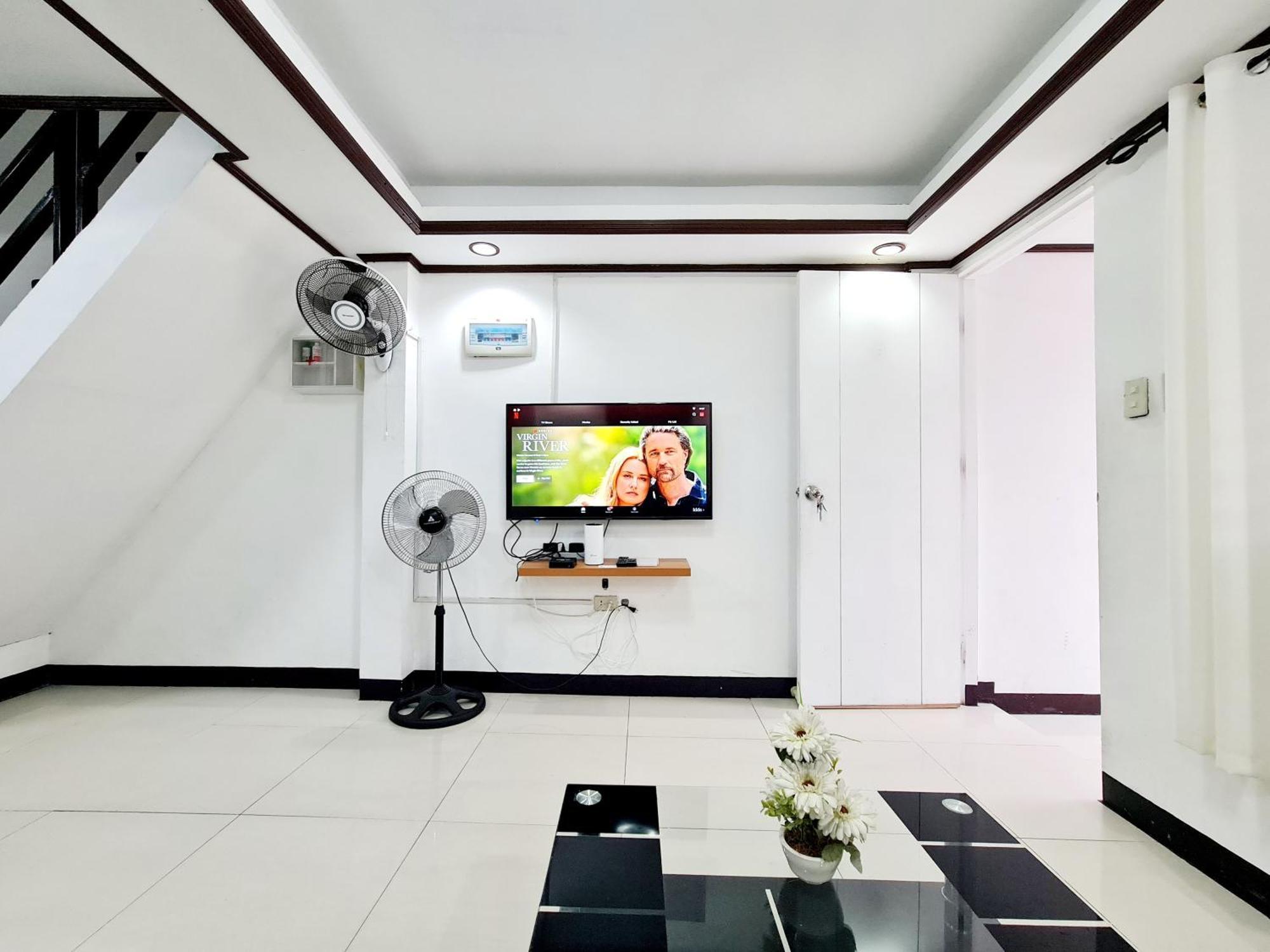 Calapan City Fully Furnished House Transient Near Xentromall L39 Экстерьер фото